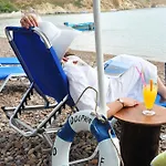 Beachfront Lampis Dolphin 2 Feriehus Skala