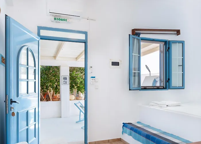 Beachfront Lampis Dolphin 2 سكالا