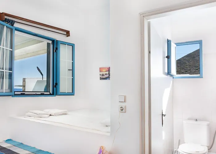 Beachfront Lampis Dolphin 2 بيت للعطل *