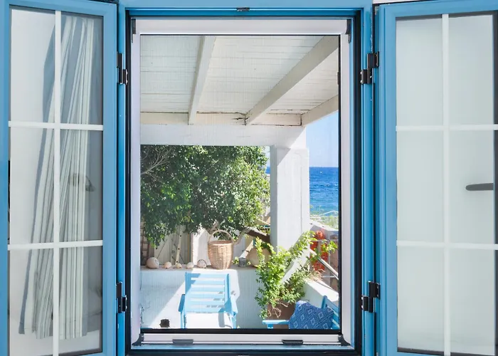 Beachfront Lampis Dolphin 2 بيت للعطل