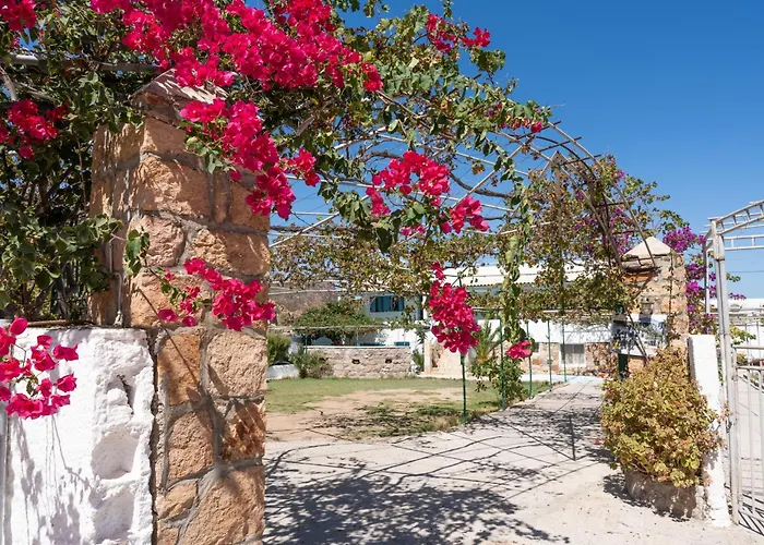 Beachfront Lampis Dolphin 2 بيت للعطل سكالا